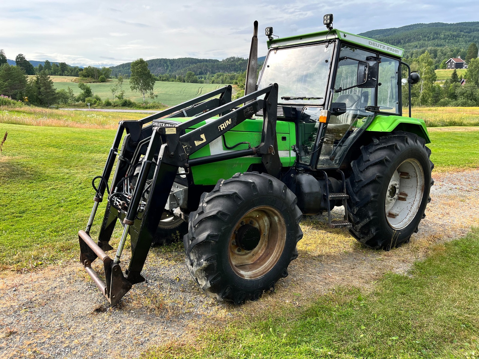 Japán traktor eladó Deutz Fahr 390-F3XD