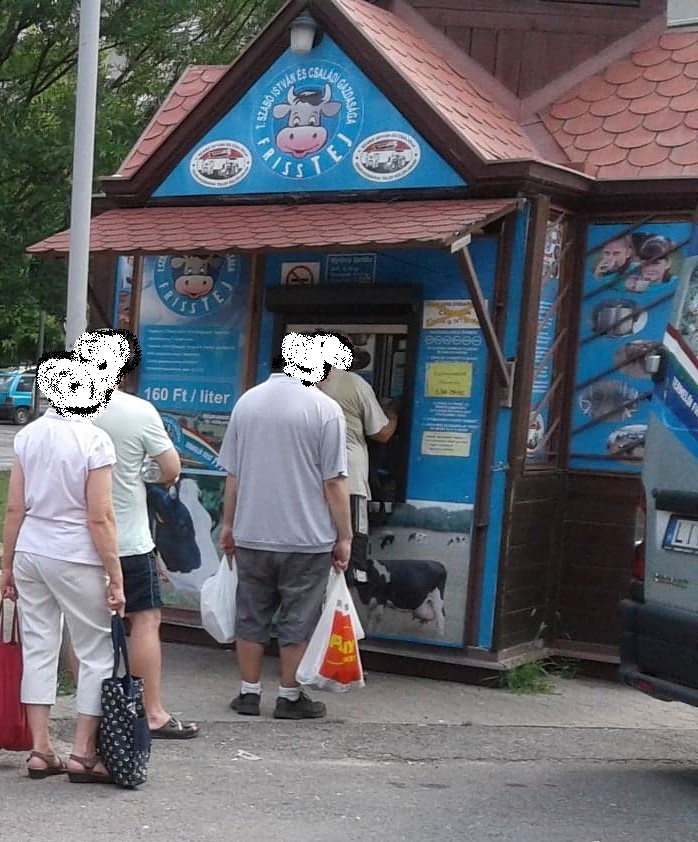 Kecskeméten eladó pavilon tej adagoló automatákkal