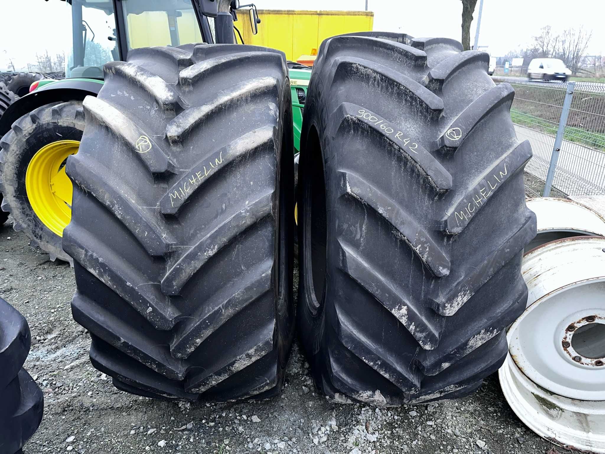 900/60R42 Michelin AXIOBIB 2DB